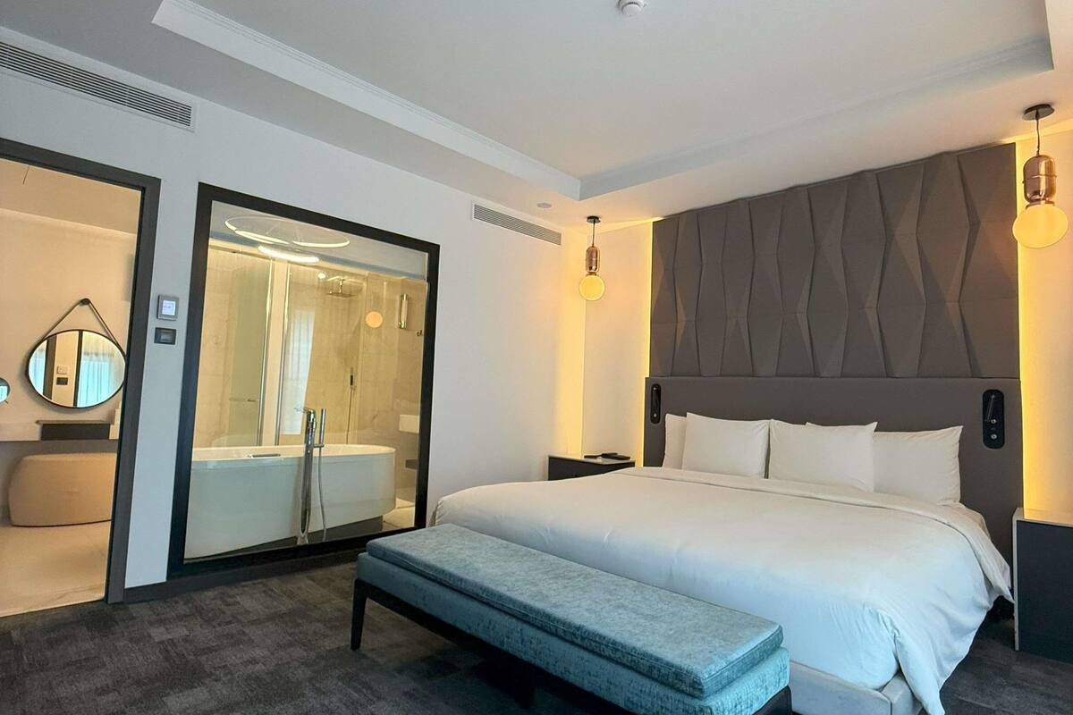 Suite – president, flere senger | Sengetøy av topp kvalitet, dundyner, minibar og safe på rommet