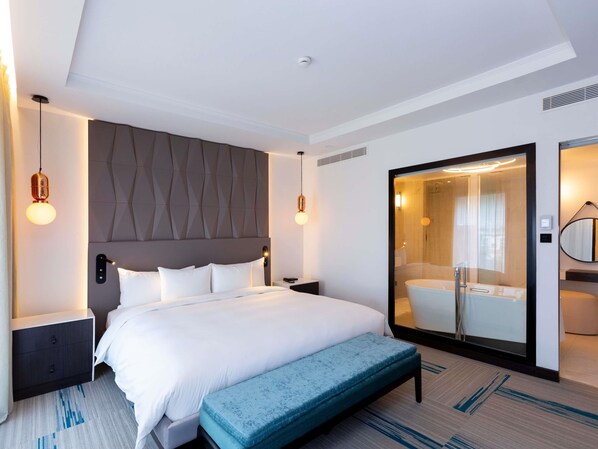 Premium bedding, down comforters, minibar, in-room safe - Novotel Convention And Spa (Antananarivo)