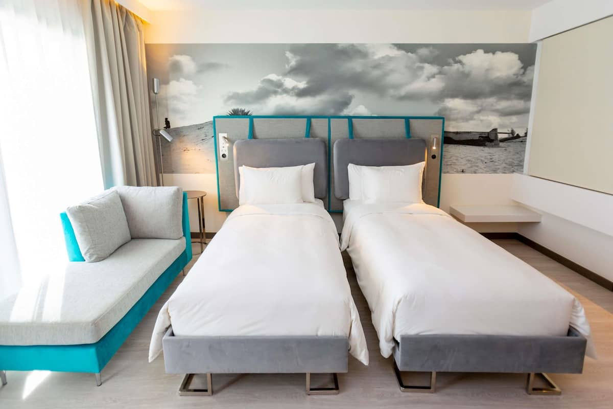 Superior kamer, 2 eenpersoonsbedden | Luxe beddengoed, donsdekens, een minibar, een kluis op de kamer