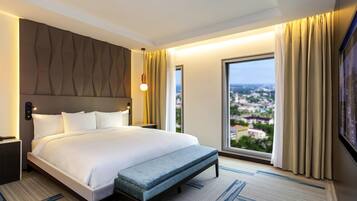 1 bedroom, premium bedding, down duvets, minibar