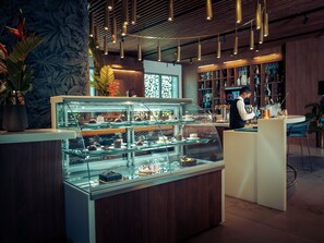 Bar (on property) - Novotel Convention And Spa (Antananarivo)