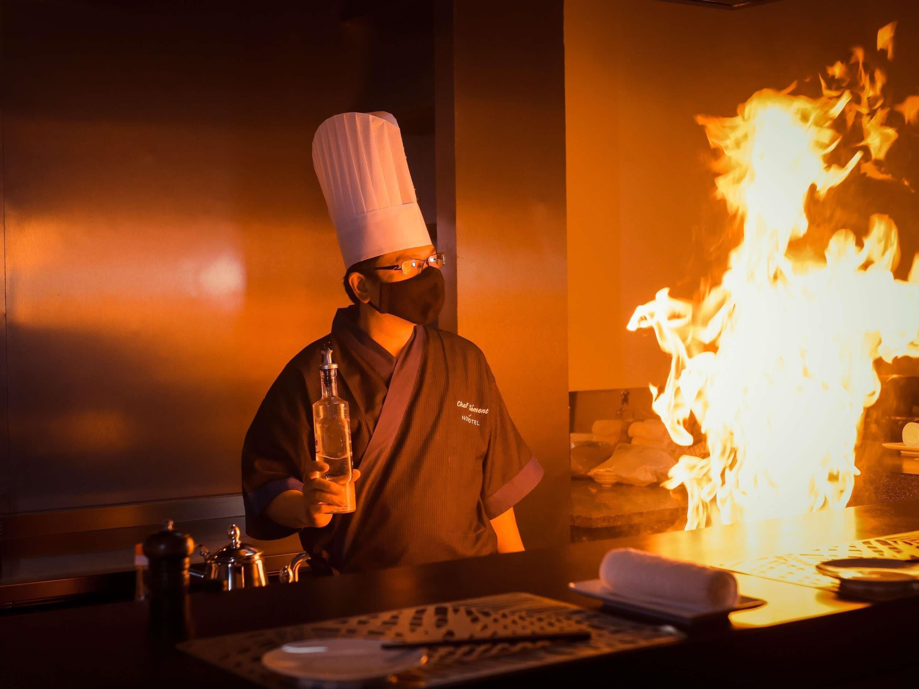 Se sirven cenas y cocina japonesa 