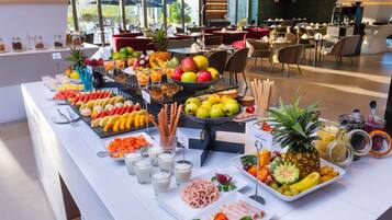 Petit déjeuner buffet (95000 MGA par personne)