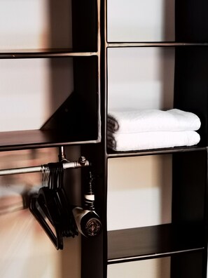 Superior Double Room | Wardrobe - Sunrise House (Quepos)
