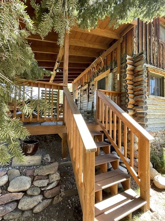 Property grounds. Cassidy Homestead Guest Cabin