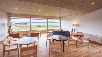 Dobbeltværelse med dobbeltseng eller 2 enkeltsenge | Morgenmadsområde | Gratis morgenmadsbuffet hver dag