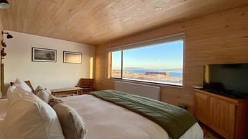 Dobbelt- eller tomannsrom | Individuelt dekorert, individuelt innredet og blendingsgardiner