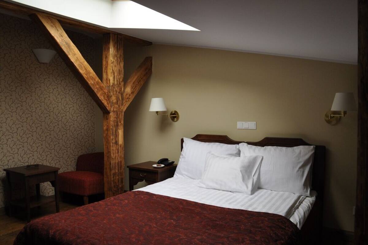 Manor House Superior | Blackout drapes, iron/ironing board (on request), WiFi (free)
