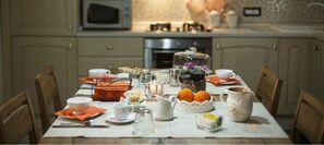 Daily local cuisine breakfast (EUR 5 per person) - Affittacamere Is Coronas (Isili)