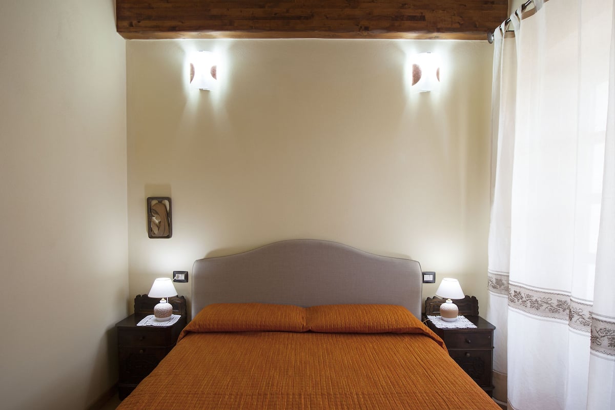 Double Room, Private Bathroom (External) | Individually decorated, individually furnished, desk, free WiFi