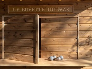 Children’s play area – outdoor