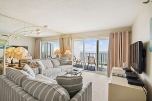 TV, DVD player - DAILY ACTIVITIES & LINENS INCLUDED*!  PLAZA - 2BR/den - Indoor/outdoor Pools & Tiki Bar! (Ocean City)