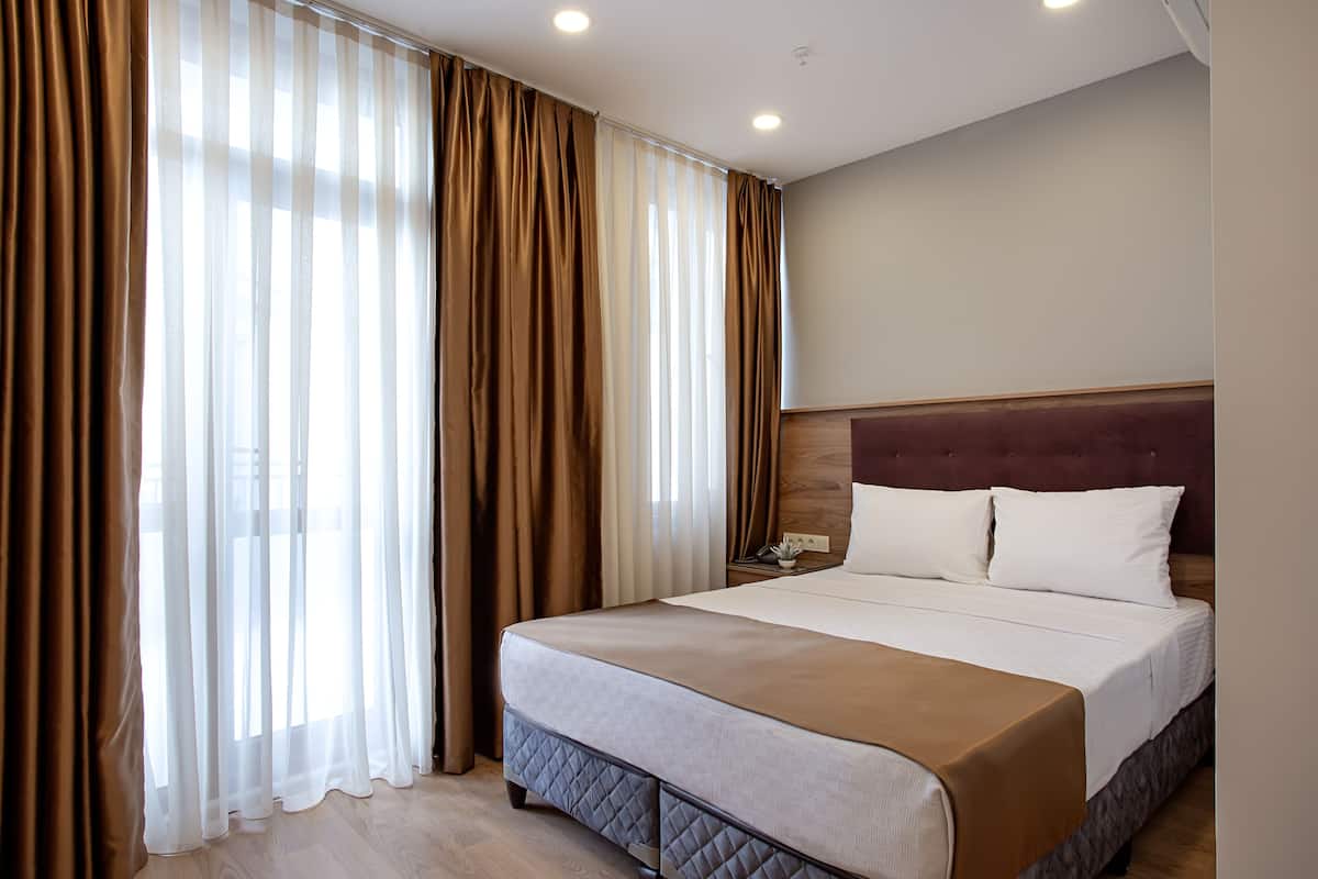 1 bedroom, premium bedding, minibar, in-room safe