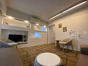 Premium bedding, minibar, in-room safe, desk - West Palace Hotel (Istanbul)
