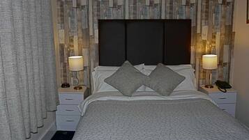 Caja de seguridad en la habitación y cortinas blackout