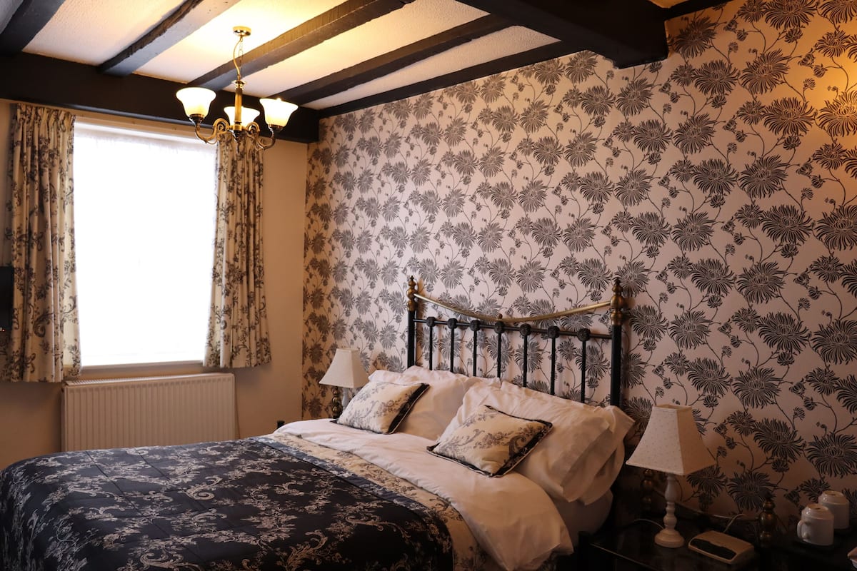 Large Double Room with Shower