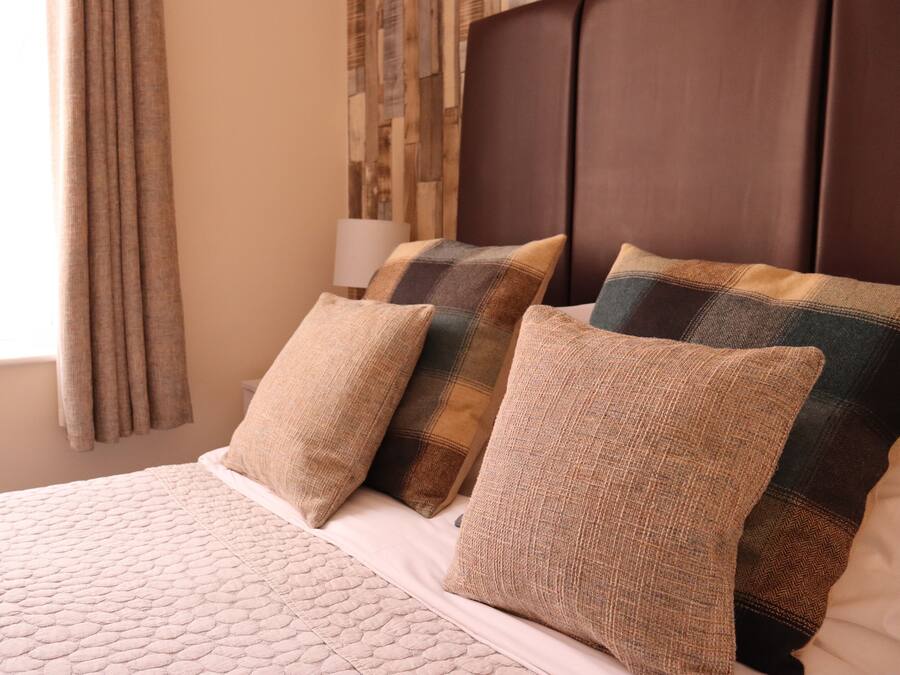 Quarto casal, banheiro privativo | Cofres nos quartos, cortinas blackout, quartos à prova de som