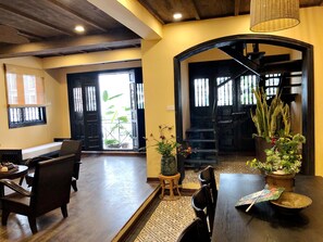 Lobby sitting area - 33B Tap The Pham Ngu Lao (Hanoi)