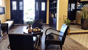 Appartement Familial | Coin salon dans le hall