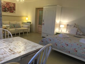 公寓, 2 间卧室 (Weserblick) | 起居区 | 80-厘米纯平电视（配备有线频道）、电视、DVD 播放器