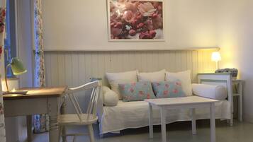 Apartment, 2 Bedrooms (Weserblick) | Living area | 80-cm flat-screen TV with cable channels, TV, DVD player