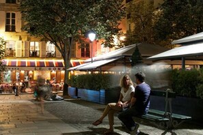 Outdoor dining - Beautiful Paris St Germain des Près (Paris)