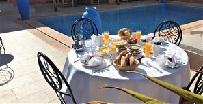 Breakfast buffet - Villa Jenny Lynn Marrakech (Tameslouht)