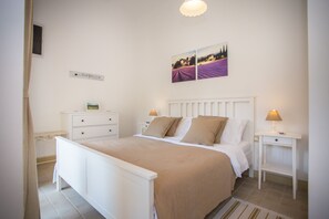2 bedrooms, in-room safe, iron/ironing board, WiFi - Charming villa with private pool and vineyard view in Momjan (Momjan - Buje)