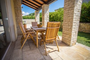 Outdoor dining - Charming villa with private pool and vineyard view in Momjan (Momjan - Buje)