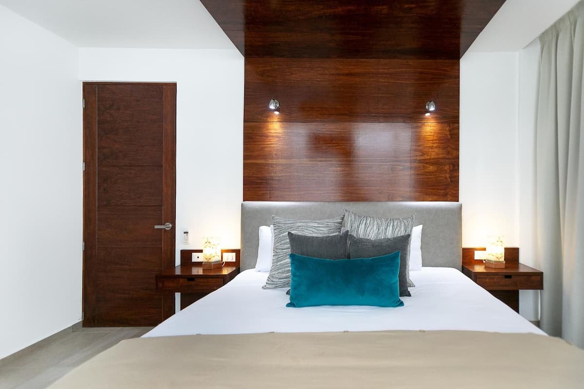 Apartamento superior | 2 quartos, roupas de cama premium, edredons de pluma, camas Tempur-Pedic