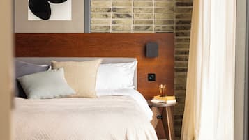 Duplex, Courtyard Area | Individually decorated, individually furnished, desk, soundproofing