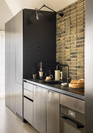 Apartamento luxo, 1 quarto | Área de estar | TV de tela plana, Netflix, serviços de streaming