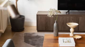 Leilighet – deluxe, 2 soverom | Individuelt dekorert, individuelt innredet, skrivebord og lydisolert