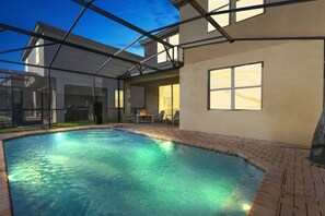 Indoor pool, outdoor pool - Pet Friendly 5BedR.4 Bath⛱5★ Pool & Theme Room, BBQ, Resort Style & Free Wi-Fi!! (Davenport)