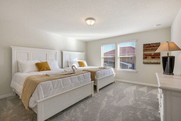 5 bedrooms, in-room safe, desk, iron/ironing board - Pet Friendly 5BedR.4 Bath⛱5★ Pool & Theme Room, BBQ, Resort Style & Free Wi-Fi!! (Davenport)