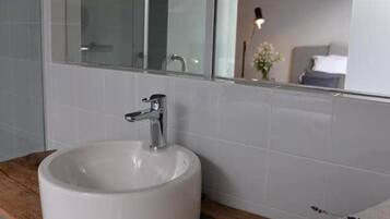 Double or Twin Room | Bathroom | Shower, hair dryer, towels, soap