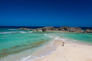 Una spiaggia nelle vicinanze, teli da spiaggia
