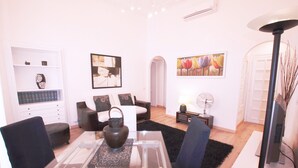 A modern living room with a glass coffee table, black and white furniture, and artwork on the walls. - Ludovisi Decò (Rome)