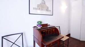 Unclassified image, 3 of 20, button - Monticelli (Rome)