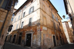 Exterior - Delfini (Rome)