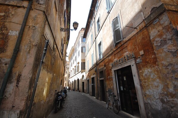 Exterior - Delfini (Rome)