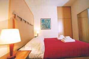 Apartment, 1 Bedroom | 1 bedroom, individually furnished, desk, free WiFi - Delfini (Rome)