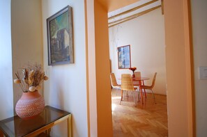 Apartment, 1 Bedroom | In-room dining