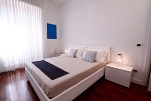 Apartment, 3 Bedrooms | 3 bedrooms, individually decorated, individually furnished, desk