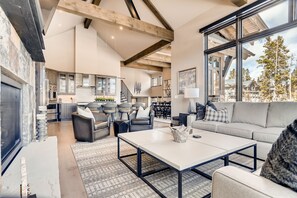 TV, fireplace, offices - Closest property to gondola. Shock Hill Majestic. (Breckenridge)