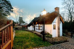 Exterior - Brookside Cottage, Shottery (Shottery)