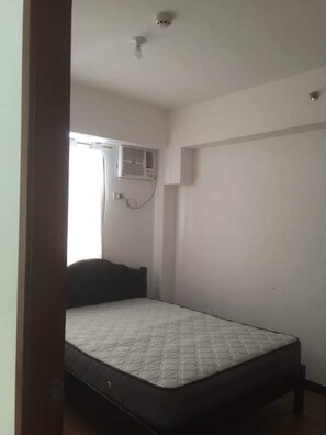 2 bedrooms, bed sheets - Basketball  court, 24 hour security guard (Davao City)