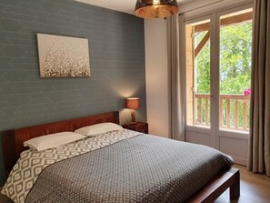 2 chambres, fer et planche à repasser, Wi-Fi, draps fournis