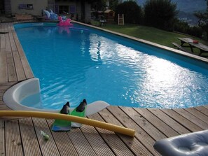 Piscina stagionale all'aperto, lettini