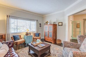 House (2 Bedrooms) | Living room | TV - 1893 Classic 4 Blocks From Great Dining & Shops (Colorado Springs)
